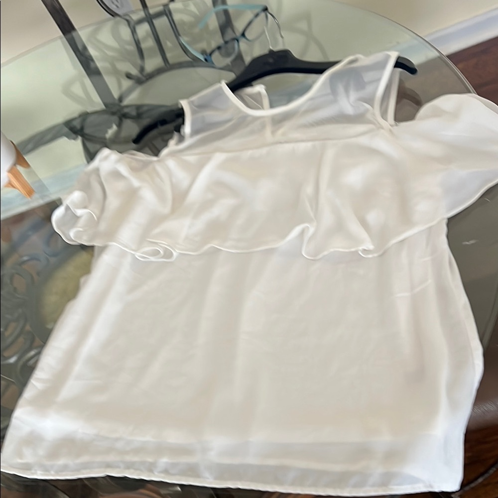 Jules & Leopold White Sleeveless Ruffled Blouse